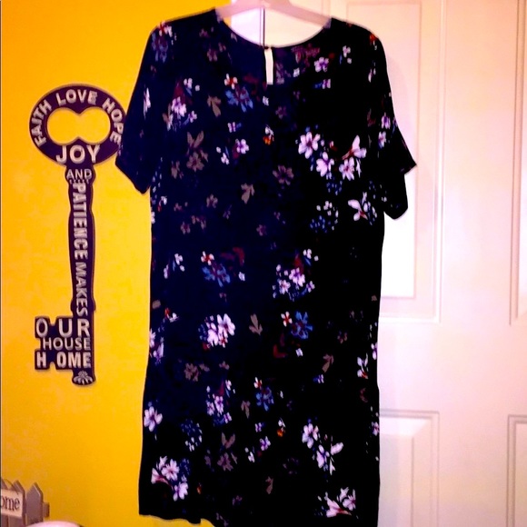 Reitman’s Gorgeous Floral Knee Length Dress! - Picture 1 of 8
